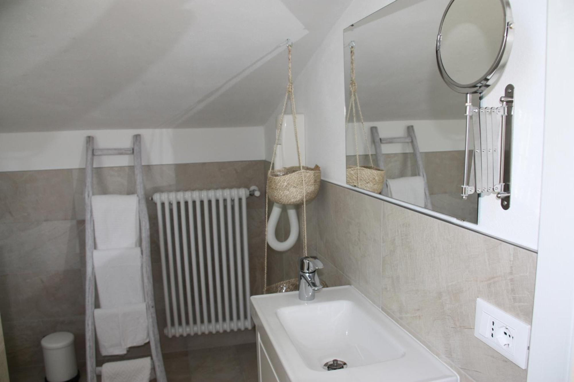 B&B Le Magnolie Faggeto Lario Eksteriør bilde